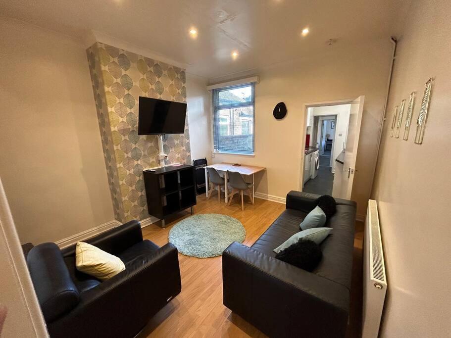 Practical And Spacious * Stoke-on-Trent